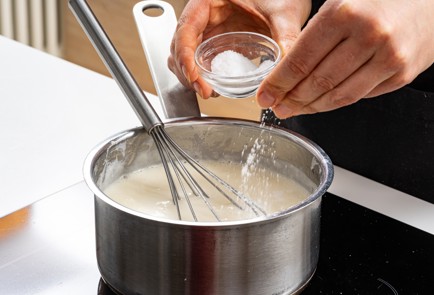 Фото шага рецепта Бешамель с луком и гвоздикой 188822 шаг 8  