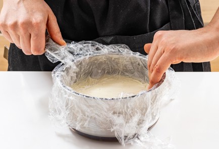 Фото шага рецепта Бешамель с луком и гвоздикой 188822 шаг 9  