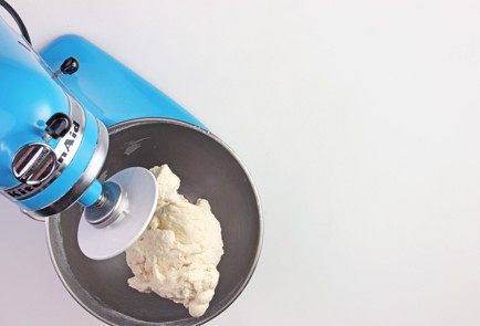 Фото шага рецепта Бейглы с мягким сливочным сыром и семгой 57939 шаг 2  