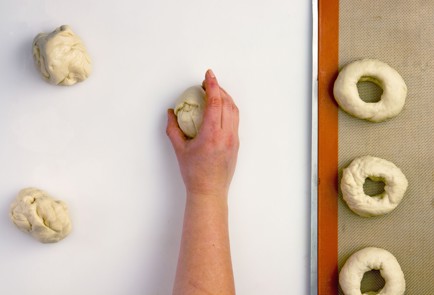 Фото шага рецепта Бейглы с мягким сливочным сыром и семгой 57939 шаг 4  