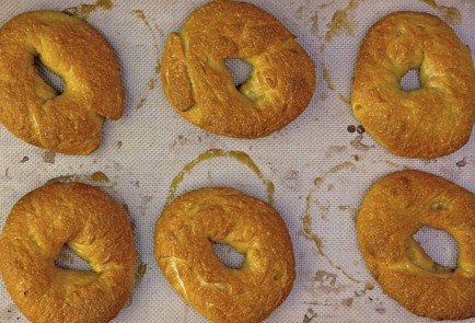 Фото шага рецепта Бейглы с мягким сливочным сыром и семгой 57939 шаг 7  