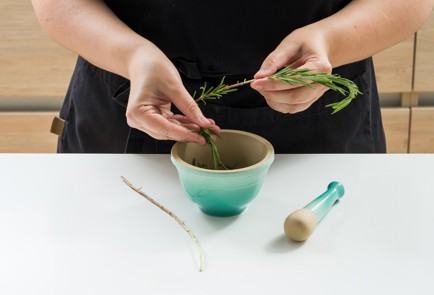 Фото шага рецепта Безалкогольный клубничный мохито 152549 шаг 1  