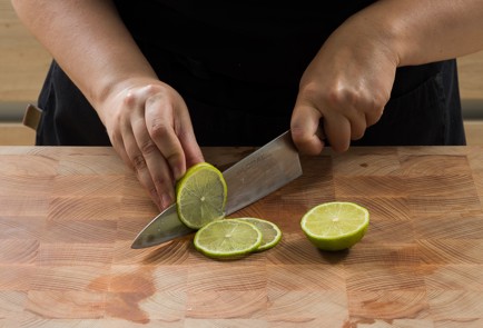 Фото шага рецепта Безалкогольный клубничный мохито 152549 шаг 5  