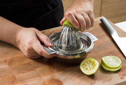 Фото шага рецепта Безалкогольный клубничный мохито 152549 шаг 6  