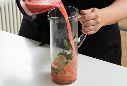 Фото шага рецепта Безалкогольный клубничный мохито 152549 шаг 8  