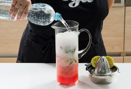 Фото шага рецепта Безалкогольный клубничный мохито 152549 шаг 9  