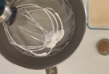 Фото шага рецепта Безе с кардамоном 26516 шаг 1  