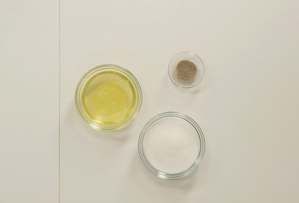 Фото шага рецепта Безе 30472 шаг 1