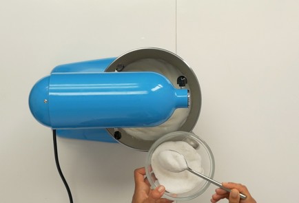 Фото шага рецепта Безе 30472 шаг 5