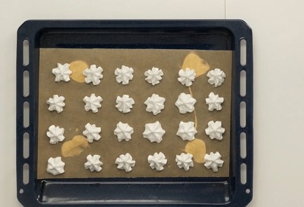 Фото шага рецепта Безе 30472 шаг 9