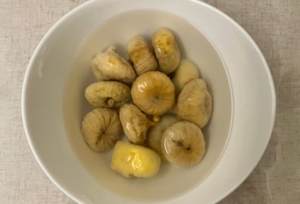 Фото шага рецепта Безглютеновое кокосовое печенье с инжиром 191360 шаг 1  