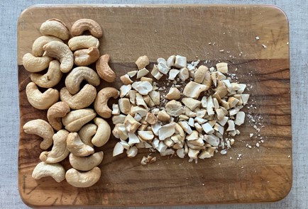 Фото шага рецепта Безглютеновый кекс с орехами и финиками 187238 шаг 5  