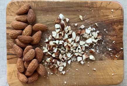 Фото шага рецепта Безглютеновый кекс с орехами и финиками 187238 шаг 6  