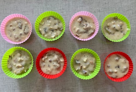 Фото шага рецепта Безглютеновый кекс с орехами и финиками 187238 шаг 9  