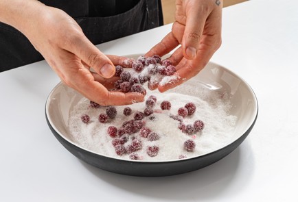 Фото шага рецепта Безглютеновый пирог с клюквой и белым шоколадом 175430 шаг 14  