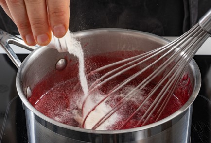 Фото шага рецепта Безглютеновый пирог с клюквой и белым шоколадом 175430 шаг 7  