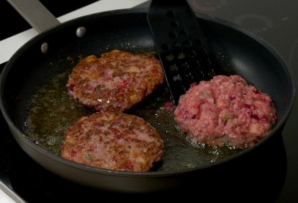 Фото шага рецепта Бифштекс аля Линдстрем 151127 шаг 9  