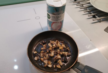 Фото шага рецепта Бифштекс из говядины 191530 шаг 7  