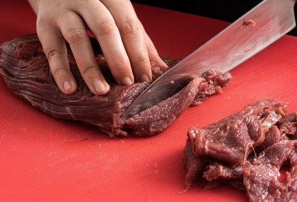 Фото шага рецепта Бифштекс Робеспьер 151405 шаг 2