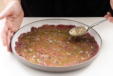 Фото шага рецепта Бифштекс Робеспьер 151405 шаг 7