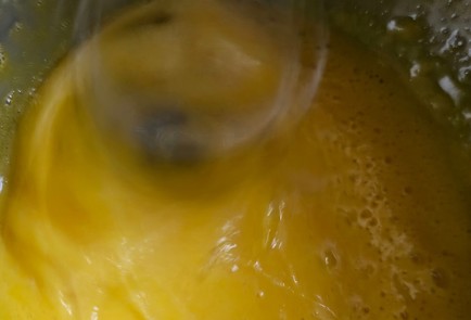 Фото шага рецепта Шарлотка пышная в духовке 190340 шаг 1  