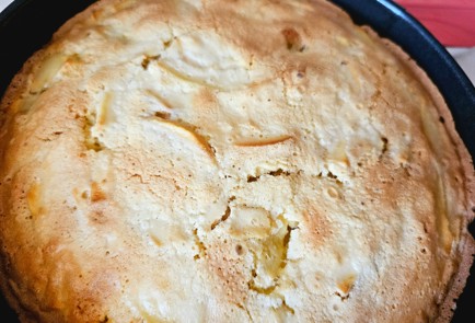 Фото шага рецепта Шарлотка пышная в духовке 190340 шаг 10  