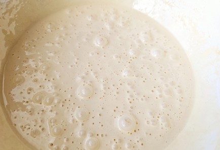 Фото шага рецепта Шарлотка пышная в духовке 190340 шаг 3  