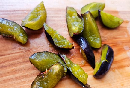 Фото шага рецепта Шарлотка пышная в духовке 190340 шаг 6  