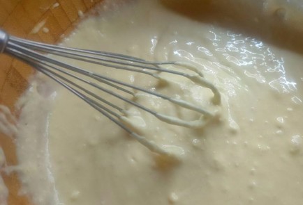 Фото шага рецепта Бисквитный пирог с изюмом и клюквой 191243 шаг 6  