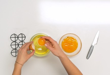 Фото шага рецепта Бисквитный рулет 140551 шаг 1  