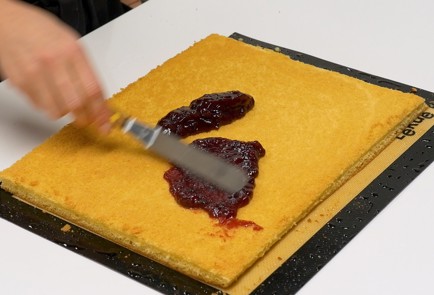 Фото шага рецепта Бисквитный рулет 140551 шаг 13  