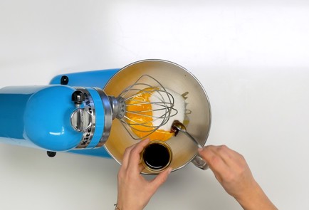 Фото шага рецепта Бисквитный рулет 140551 шаг 3  