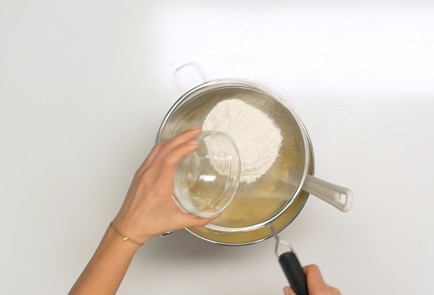 Фото шага рецепта Бисквитный рулет 140551 шаг 6  