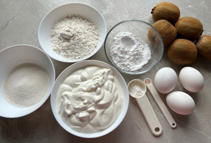 Фото шага рецепта Бисквитный торт с киви 174250 шаг 1  