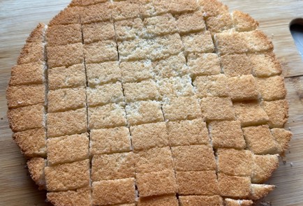 Фото шага рецепта Бисквитный торт с киви 174250 шаг 10  