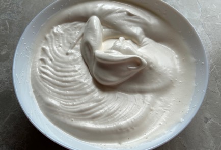 Фото шага рецепта Бисквитный торт с киви 174250 шаг 5  