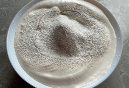 Фото шага рецепта Бисквитный торт с киви 174250 шаг 6  