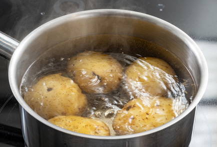 Фото шага рецепта Биточки из минтая 190498 шаг 2  