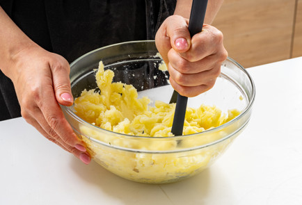 Фото шага рецепта Биточки из минтая 190498 шаг 6  