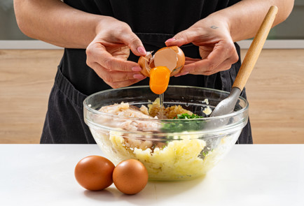 Фото шага рецепта Биточки из минтая 190498 шаг 7  