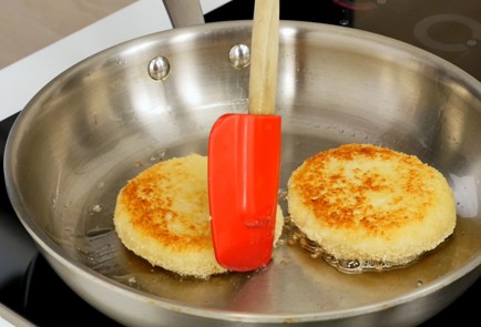 Фото шага рецепта Биточки из рыбы с картофельным пюре 91464 шаг 6  