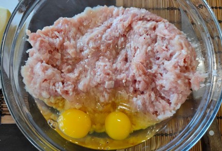 Фото шага рецепта Биточки куриные в духовке 174829 шаг 2  