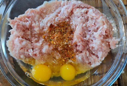 Фото шага рецепта Биточки куриные в духовке 174829 шаг 3  