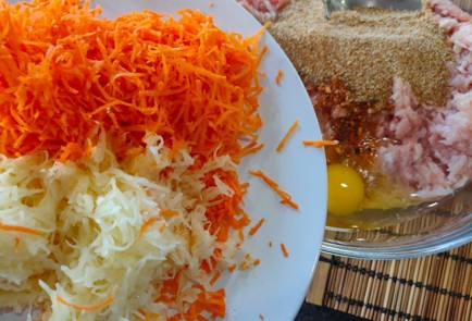 Фото шага рецепта Биточки куриные в духовке 174829 шаг 5  