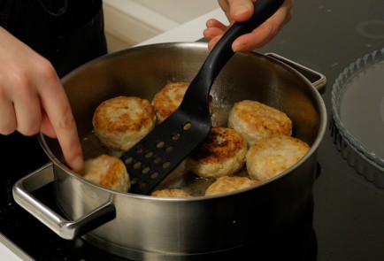 Фото шага рецепта Биточки 140419 шаг 7