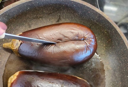 Фото шага рецепта Битые баклажаны с сыром и овощами 176361 шаг 4  