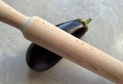 Фото шага рецепта Битые баклажаны с сыром и помидором 174529 шаг 2  