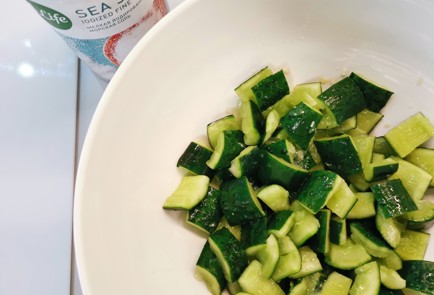 Фото шага рецепта Битые огурцы покитайски 188896 шаг 2  