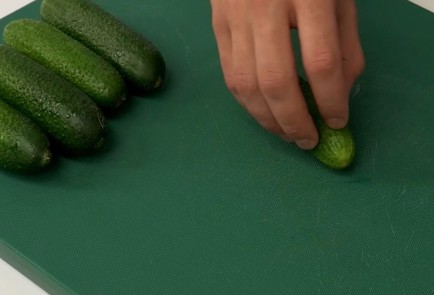 Фото шага рецепта Битые огурцы 137118 шаг 2  