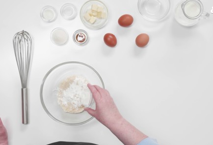 Фото шага рецепта Блинчик Dutch Baby с миндальной мукой 175819 шаг 1  